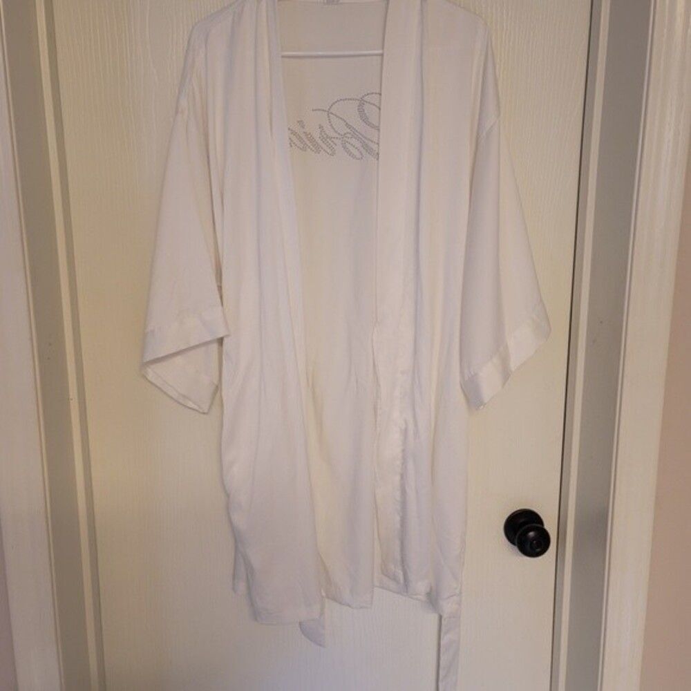 ~ Icing Bride Wedding Satin Robe - Picture 2 of 4